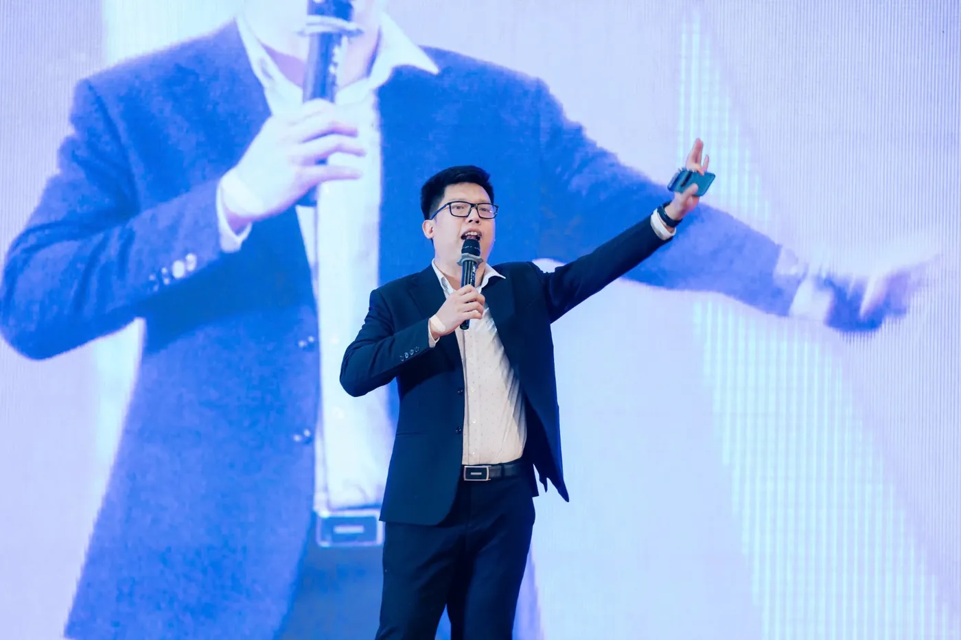 Lê Quốc Long trên sân khấu đào tạo